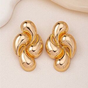 Fashionable Minimalist Earrings